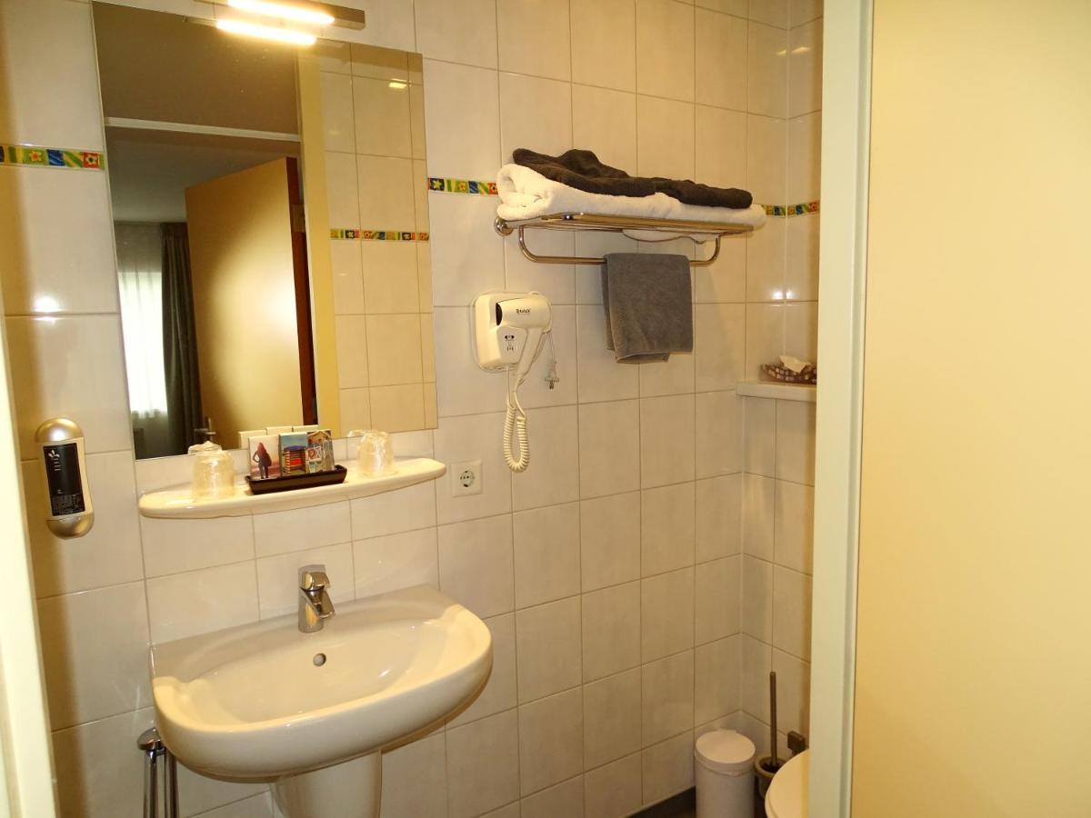 Hotel Cafe Restaurant "De Kroon" Wissenkerke Luaran gambar